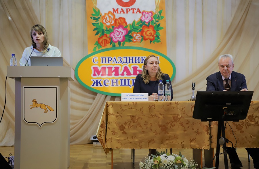 Идет конференция 1.jpg Идет конференция 1.jpg